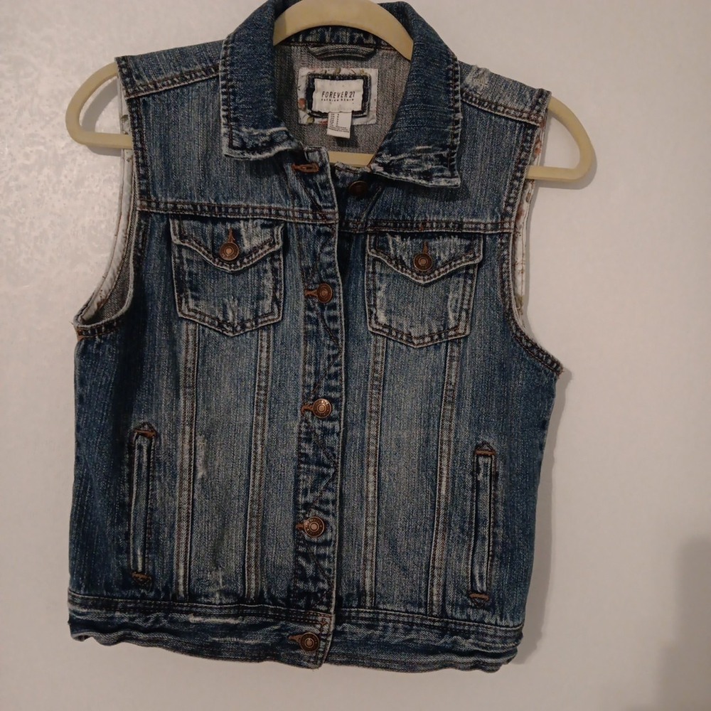 Forever 21 Premium Denim Vest  Junior's Sz. S Distressed  Ripped  Pockets‎ Jean